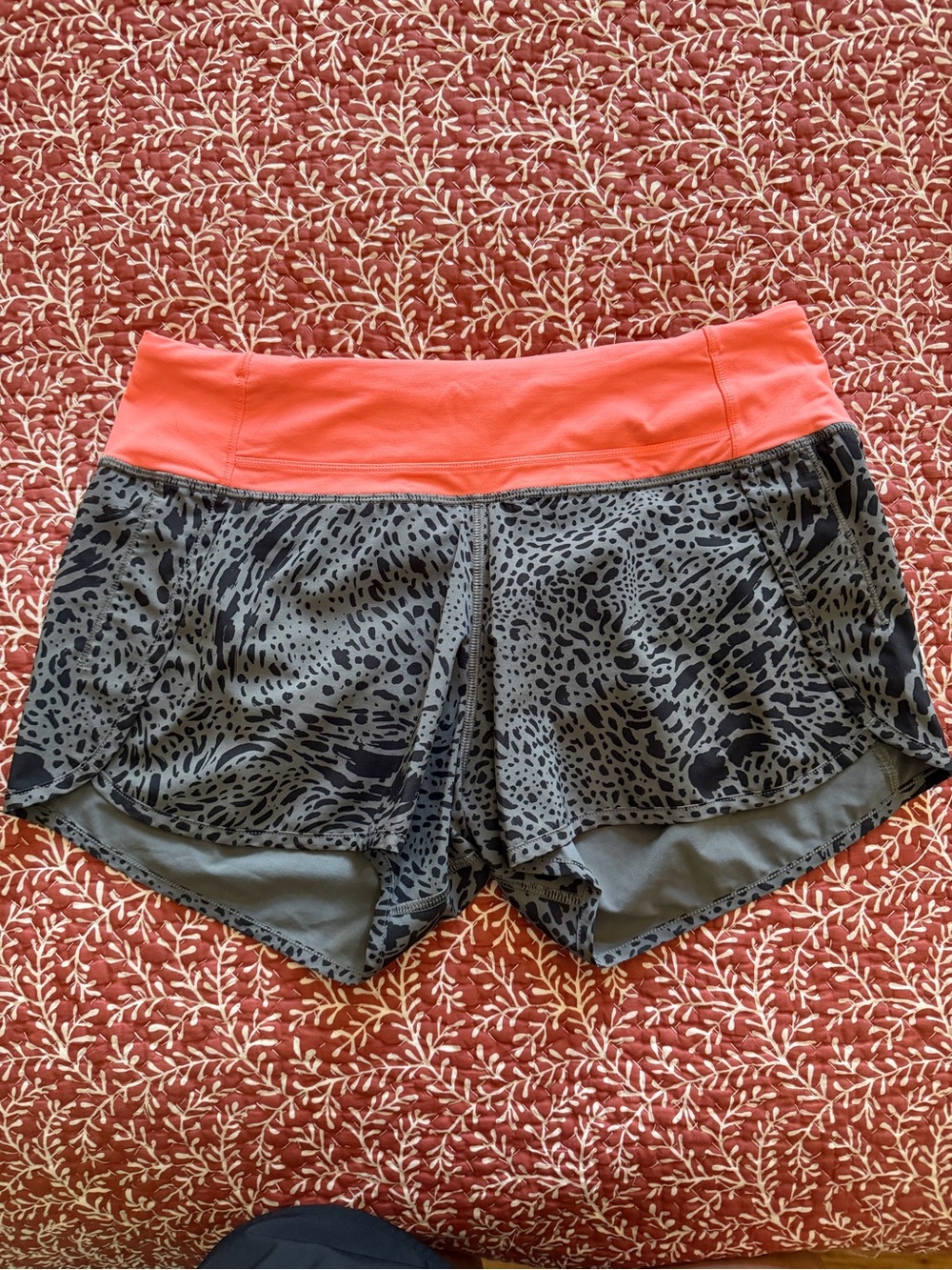 Lululemon shorts animal print size 6